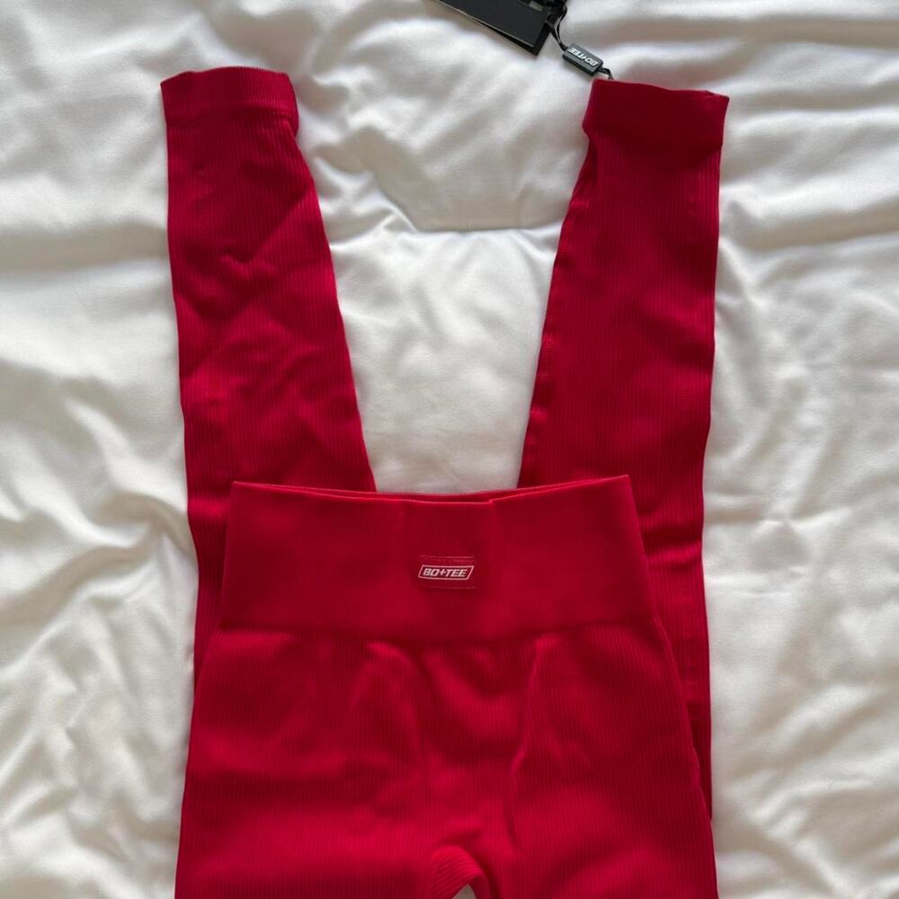 Red Bo+Tee Ribbed Leggings